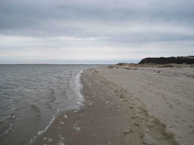 640px-Beach_at_monomoy_national_wildlife_refuge_cape_cod